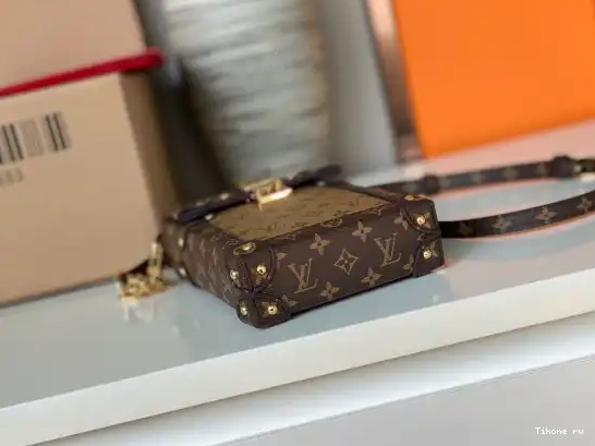 Affordable VERTICAL VUITTON TRUNK POCHETTE LOUIS 0501